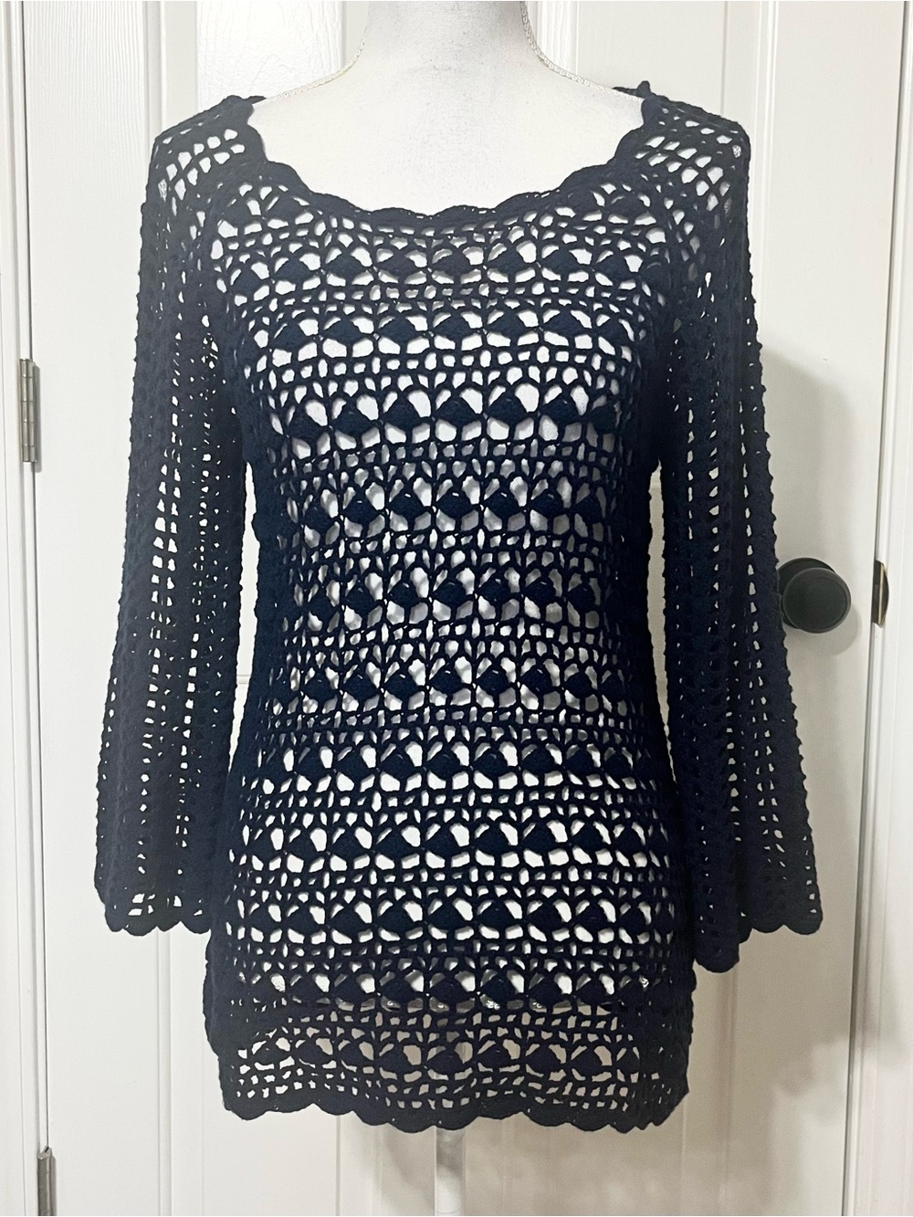 Westport Medium Open Knit Crochet Scalloped Neck ¾ Sleeves Pullover Blue Top